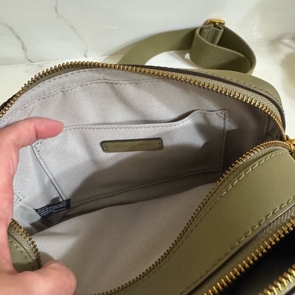 Michael Kors Woven Medium Double Zip Chain Camera Crossbody Bag. Like New! - Picture 4 of 7